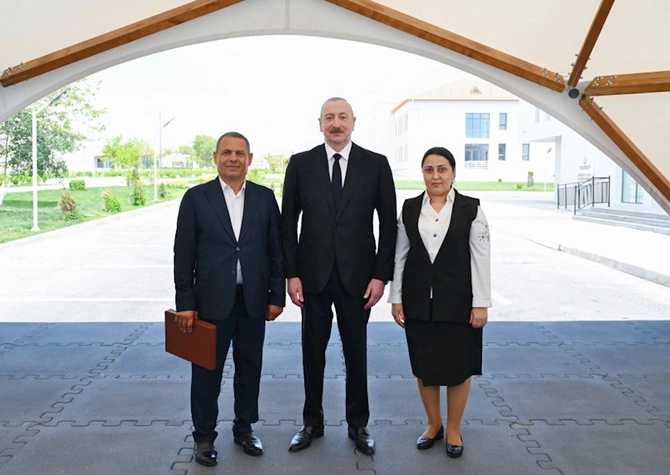 İlham Əliyev və Mehriban Əliyeva Şükürbəyli kəndinə köçən sakinlərlə görüşüblər — FOTOLAR