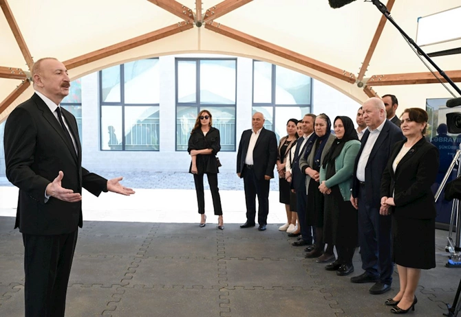 İlham Əliyev və Mehriban Əliyeva Şükürbəyli kəndinə köçən sakinlərlə görüşüblər — FOTOLAR