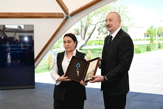 İlham Əliyev və Mehriban Əliyeva Şükürbəyli kəndinə köçən sakinlərlə görüşüblər — FOTOLAR