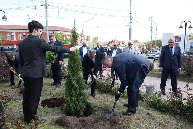 Ümummilli Liderin anadan olmasının 103-cü ildönümü Həştərxanda qeyd edildi — FOTOLAR