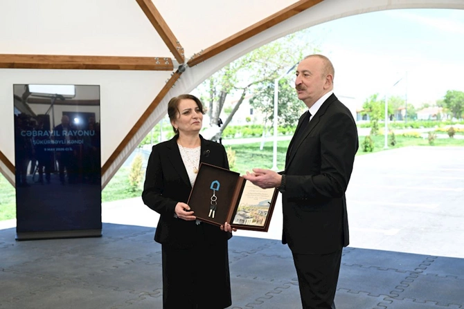 İlham Əliyev və Mehriban Əliyeva Şükürbəyli kəndinə köçən sakinlərlə görüşüblər — FOTOLAR