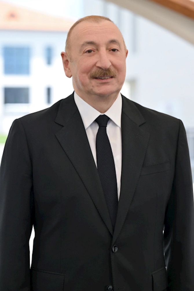 İlham Əliyev və Mehriban Əliyeva Şükürbəyli kəndinə köçən sakinlərlə görüşüblər — FOTOLAR