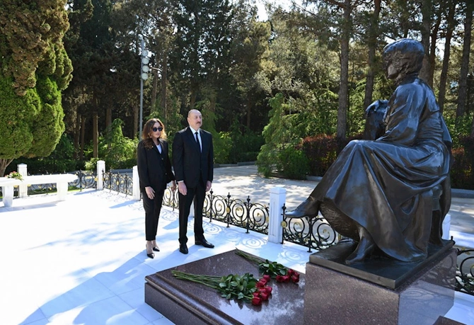 Prezident və birinci xanım Ulu Öndər Heydər Əliyevin məzarını ziyarət ediblər — FOTOLAR