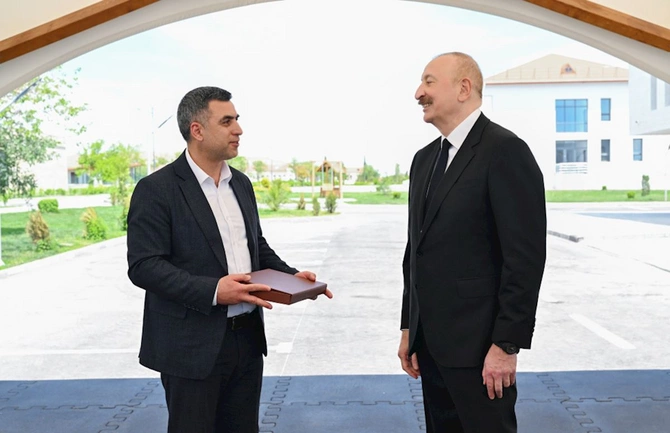İlham Əliyev və Mehriban Əliyeva Şükürbəyli kəndinə köçən sakinlərlə görüşüblər — FOTOLAR