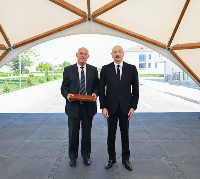 İlham Əliyev və Mehriban Əliyeva Şükürbəyli kəndinə köçən sakinlərlə görüşüblər — FOTOLAR