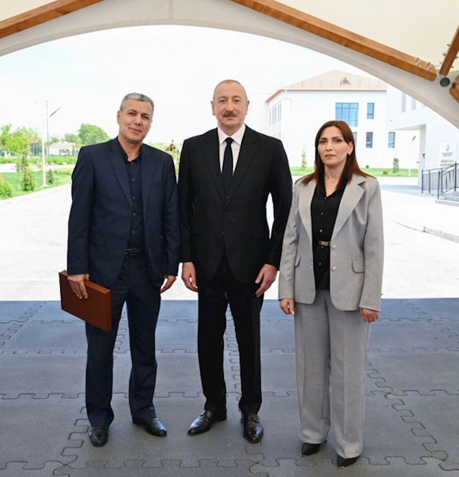 İlham Əliyev və Mehriban Əliyeva Şükürbəyli kəndinə köçən sakinlərlə görüşüblər — FOTOLAR