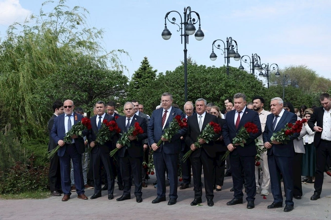 Ümummilli Liderin anadan olmasının 103-cü ildönümü Həştərxanda qeyd edildi — FOTOLAR