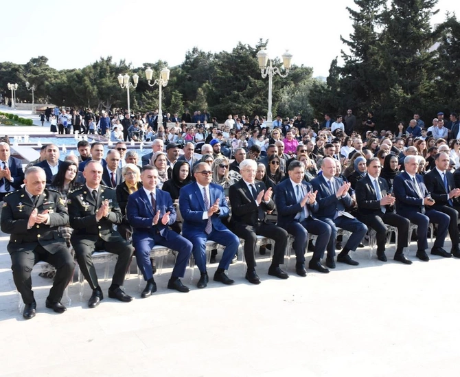 Qaradağ rayonu Sukanal İdarəsinin rəisi Sultan Əmiraslanov fəxri fərmanla təltif olundu — FOTOLAR