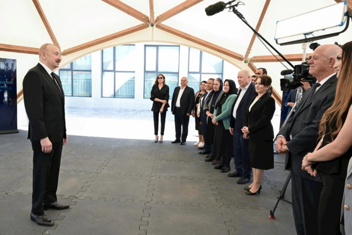 İlham Əliyev və Mehriban Əliyeva Şükürbəyli kəndinə köçən sakinlərlə görüşüblər — FOTOLAR