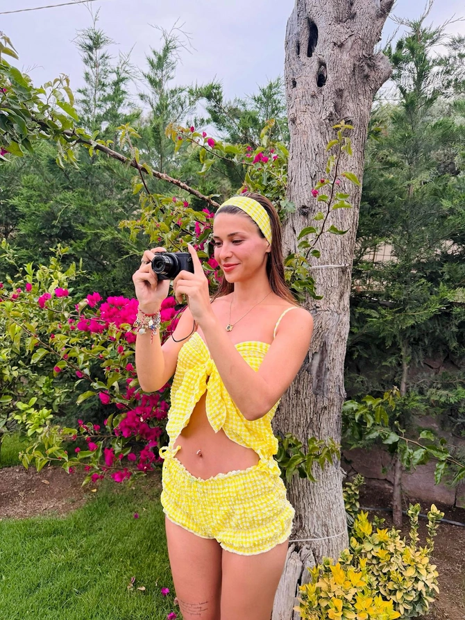 Yeraltının aktrisası Bodrum çimərliyində görüntüləndi — FOTO Yeraltının aktrisası Bodrum çimərliyində görüntüləndi — FOTO