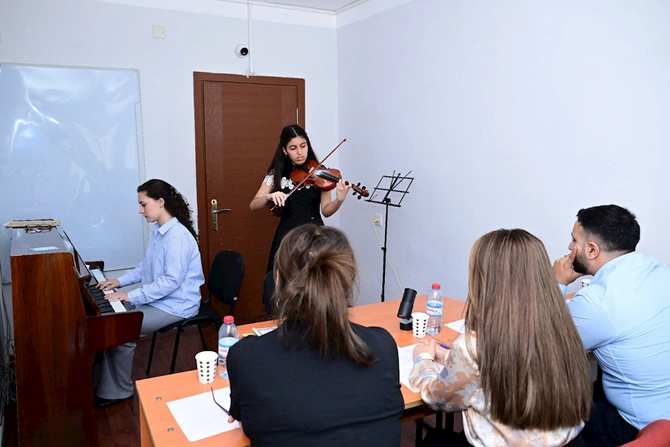 İncəsənət məktəblərində ilk dəfə mərkəzləşdirilmiş buraxılış imtahanları keçirilir — FOTOLAR