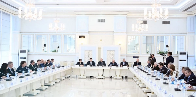 Milli Məclisdə Kitabxana sisteminin mövcud vəziyyəti və inkişaf perspektivləri mövzusunda ictimai müzakirə keçirildi — FOTOLAR