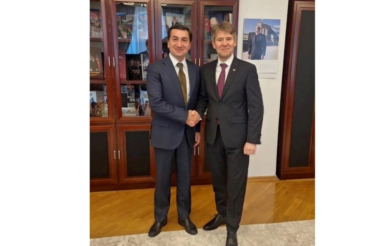 Hikmət Hacıyev Slovakiya XİN-in dövlət katibi ilə görüşüb
