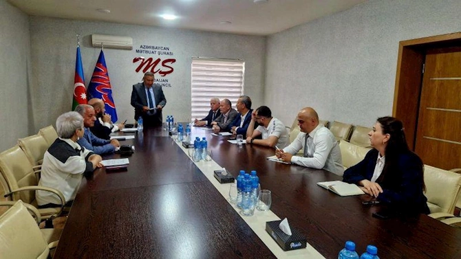 Azərbaycan Mətbuat Şurasının İdarə Heyətinin iclası keçirildi — FOTOLAR Azərbaycan Mətbuat Şurasının İdarə Heyətinin iclası keçirildi — FOTOLAR
