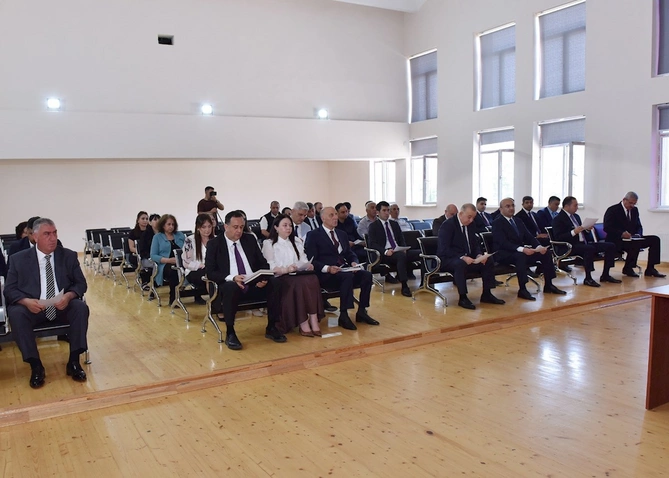 Zakir Fərəcov növbəti səyyar qəbul keçirdi — FOTOLAR Zakir Fərəcov növbəti səyyar qəbul keçirdi — FOTOLAR