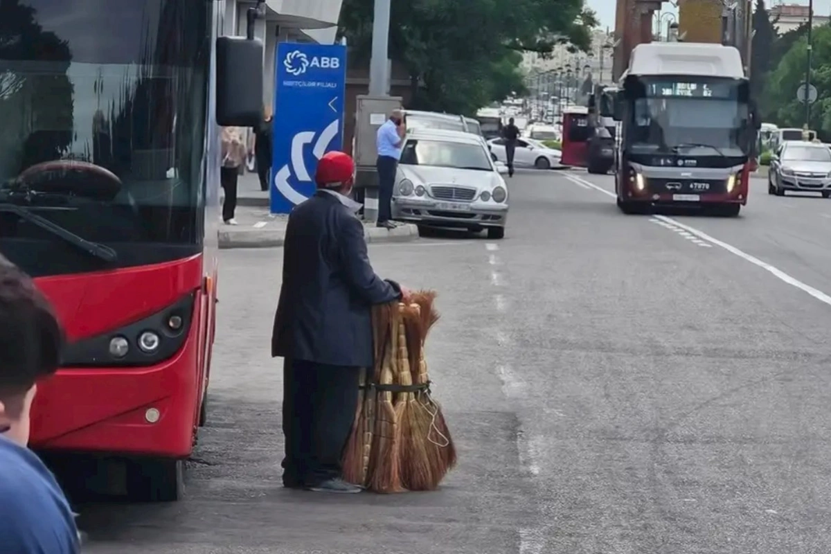 Bakıda yaşlı kişi avtobusa buraxılmadı — Təəssüf doğurur