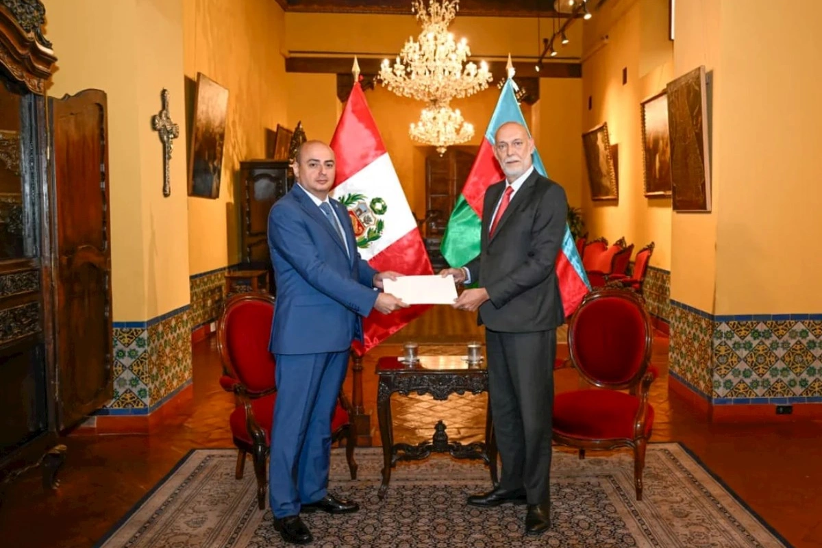 Azərbaycan səfiri etimadnaməsinin surətini Perunun XİN rəsmisinə təqdim edib