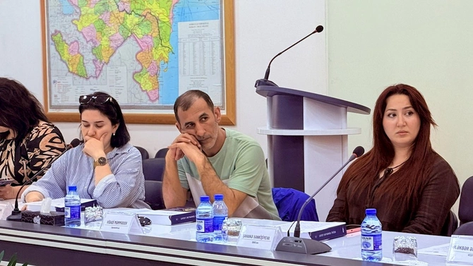 Media nümayəndələri üçün insan hüquqlarının qorunmasına dair maarifləndirici sessiya keçirilib — FOTOLAR