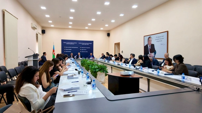 Media nümayəndələri üçün insan hüquqlarının qorunmasına dair maarifləndirici sessiya keçirilib — FOTOLAR