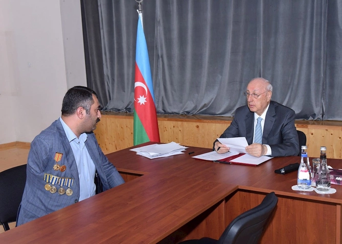 Zakir Fərəcov növbəti səyyar qəbul keçirdi — FOTOLAR Zakir Fərəcov növbəti səyyar qəbul keçirdi — FOTOLAR