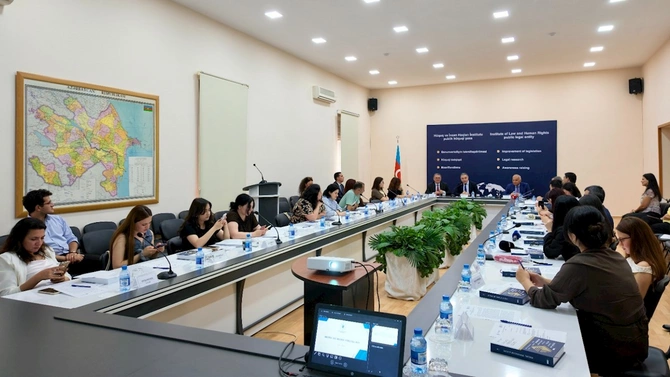 Media nümayəndələri üçün insan hüquqlarının qorunmasına dair maarifləndirici sessiya keçirilib — FOTOLAR