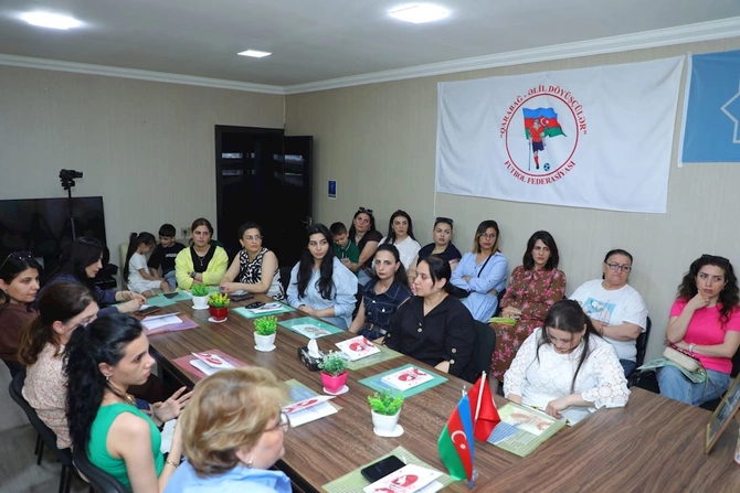 Abşeron rayonunda “Qadınlar və QİÇS: Sağlam Gələcək Naminə” layihəsi çərçivəsində maarifləndirici təlim keçirilib — FOTOLAR