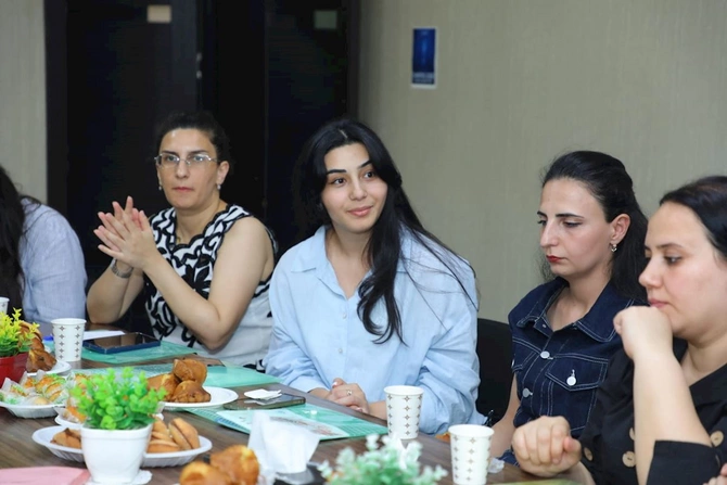 Abşeron rayonunda “Qadınlar və QİÇS: Sağlam Gələcək Naminə” layihəsi çərçivəsində maarifləndirici təlim keçirilib — FOTOLAR