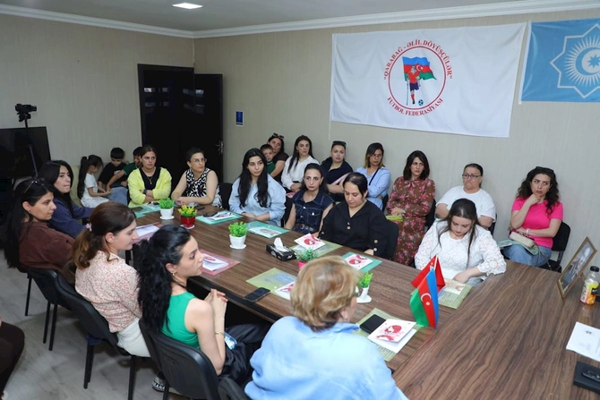 Abşeron rayonunda “Qadınlar və QİÇS: Sağlam Gələcək Naminə” layihəsi çərçivəsində maarifləndirici təlim keçirilib — FOTOLAR