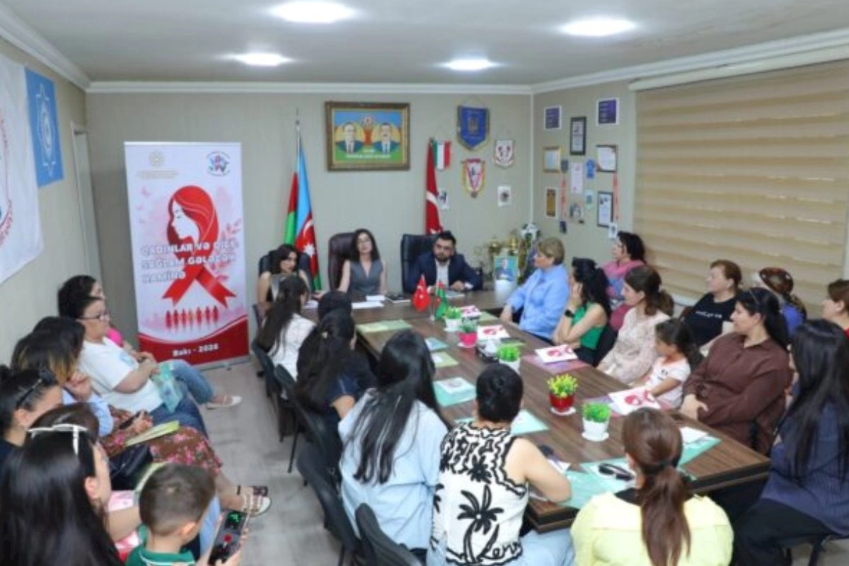 Abşeron rayonunda “Qadınlar və QİÇS: Sağlam Gələcək Naminə” layihəsi çərçivəsində maarifləndirici təlim keçirilib — FOTOLAR