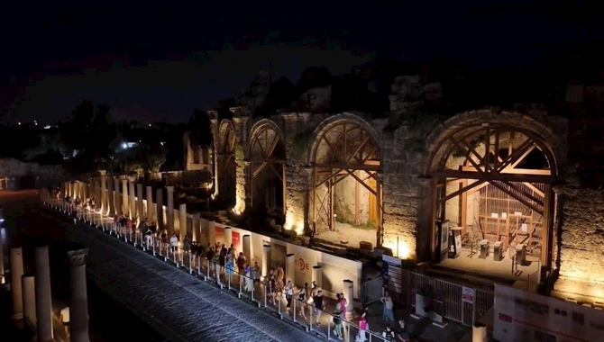 Türkiyənin “Gecə Muzeyləri” layihəsi üçüncü mövsümə başlayıb — FOTOLAR Türkiyənin “Gecə Muzeyləri” layihəsi üçüncü mövsümə başlayıb — FOTOLAR