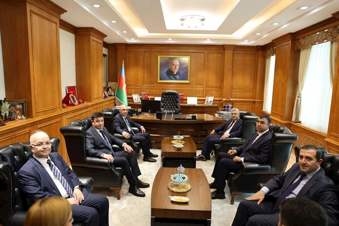 Kamran Əliyev Qarsda görüşlər keçirib — FOTOLAR Kamran Əliyev Qarsda görüşlər keçirib — FOTOLAR