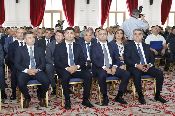 Qubada aqrar sahədə yeni Dövlət Proqramının müzakirəsi ilə bağlı regional müşavirə keçirilib — FOTOLAR