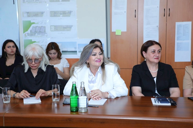 “Mediada Azərbaycan dili” proqramının yekun mərhələsi təşkil olunub — FOTOLAR “Mediada Azərbaycan dili” proqramının yekun mərhələsi təşkil olunub — FOTOLAR