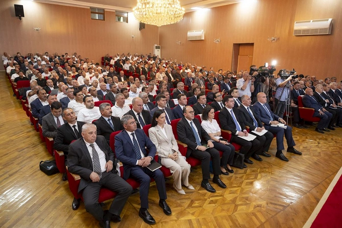 Ağcabədidə aqrar sahədə yeni Dövlət Proqramının müzakirəsi ilə bağlı regional müşavirə keçirilib — FOTOLAR