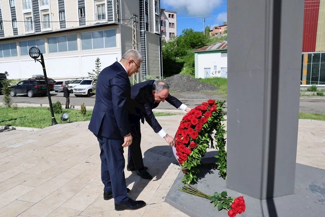 Kamran Əliyev Qarsda görüşlər keçirib — FOTOLAR Kamran Əliyev Qarsda görüşlər keçirib — FOTOLAR