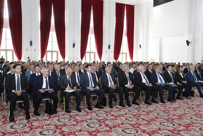 Qubada aqrar sahədə yeni Dövlət Proqramının müzakirəsi ilə bağlı regional müşavirə keçirilib — FOTOLAR Qubada aqrar sahədə yeni Dövlət Proqramının müzakirəsi ilə bağlı regional müşavirə keçirilib — FOTOLAR