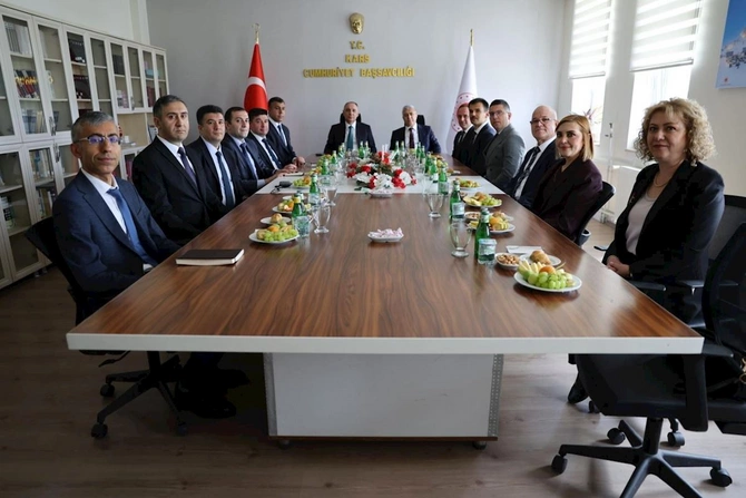 Kamran Əliyev Qarsda görüşlər keçirib — FOTOLAR Kamran Əliyev Qarsda görüşlər keçirib — FOTOLAR