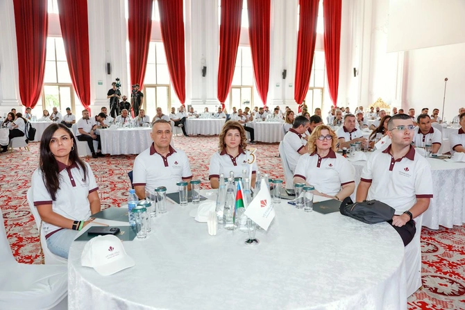 Veysəloğlu Şirkətlər Qrupu “Süni Zəka Dövründə Liderlik” mövzusunda forum keçirib — FOTOLAR
