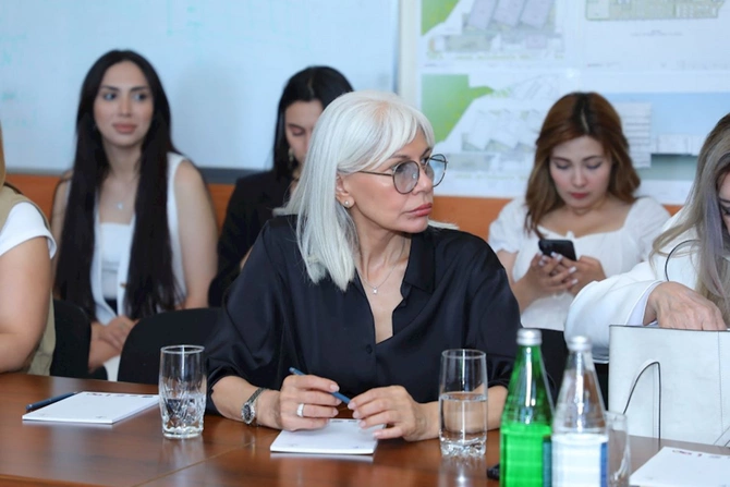“Mediada Azərbaycan dili” proqramının yekun mərhələsi təşkil olunub — FOTOLAR “Mediada Azərbaycan dili” proqramının yekun mərhələsi təşkil olunub — FOTOLAR