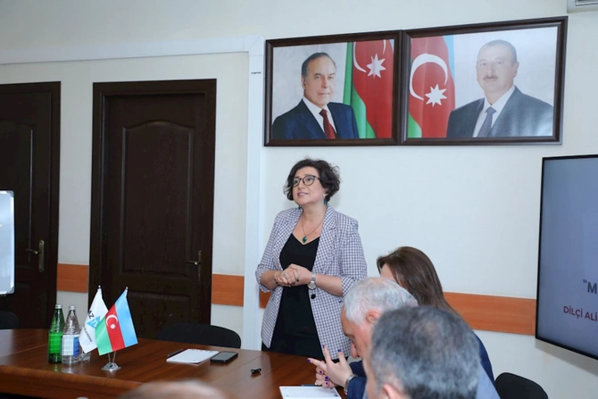“Mediada Azərbaycan dili” proqramının yekun mərhələsi təşkil olunub — FOTOLAR “Mediada Azərbaycan dili” proqramının yekun mərhələsi təşkil olunub — FOTOLAR
