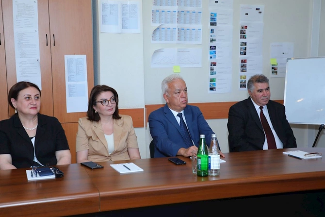 “Mediada Azərbaycan dili” proqramının yekun mərhələsi təşkil olunub — FOTOLAR “Mediada Azərbaycan dili” proqramının yekun mərhələsi təşkil olunub — FOTOLAR