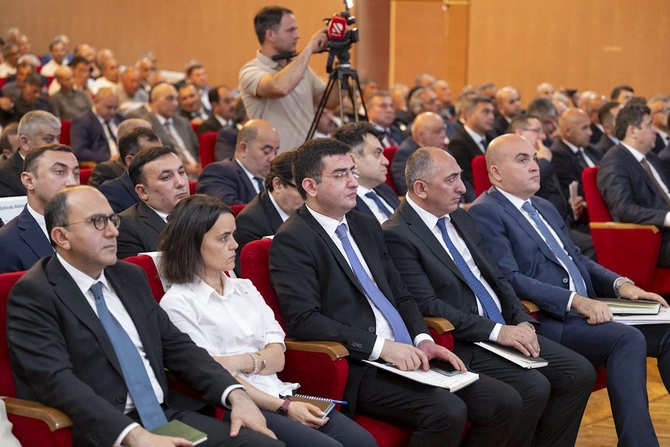 Ağcabədidə aqrar sahədə yeni Dövlət Proqramının müzakirəsi ilə bağlı regional müşavirə keçirilib — FOTOLAR