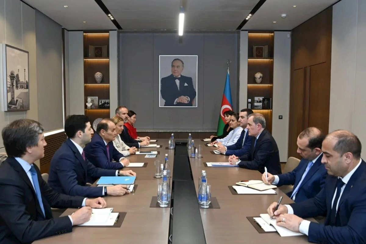 Ceyhun Bayramov Bağdad Amreyevin rəhbərlik etdiyi nümayəndə heyətini qəbul edib