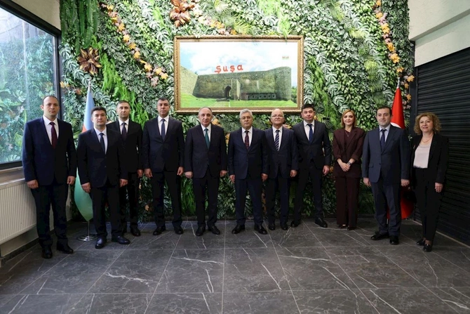 Kamran Əliyev Qarsda görüşlər keçirib — FOTOLAR Kamran Əliyev Qarsda görüşlər keçirib — FOTOLAR