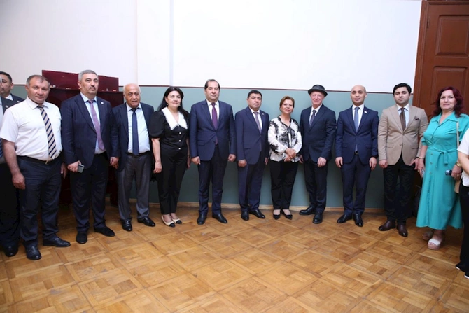 İsveçli rejissorun Qərbi Azərbaycana həsr edilmiş filmi ADPU-da təqdim olunub — FOTOLAR İsveçli rejissorun Qərbi Azərbaycana həsr edilmiş filmi ADPU-da təqdim olunub — FOTOLAR