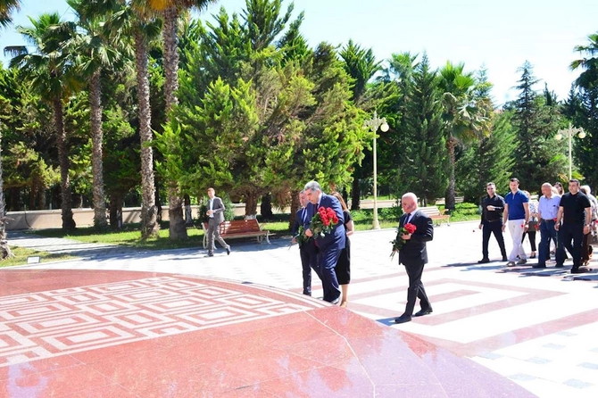 Salyanda tibb işçilərinin peşə bayramı qeyd olundu — FOTOLAR Salyanda tibb işçilərinin peşə bayramı qeyd olundu — FOTOLAR