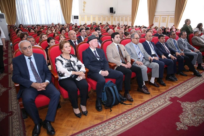 İsveçli rejissorun Qərbi Azərbaycana həsr edilmiş filmi ADPU-da təqdim olunub — FOTOLAR İsveçli rejissorun Qərbi Azərbaycana həsr edilmiş filmi ADPU-da təqdim olunub — FOTOLAR