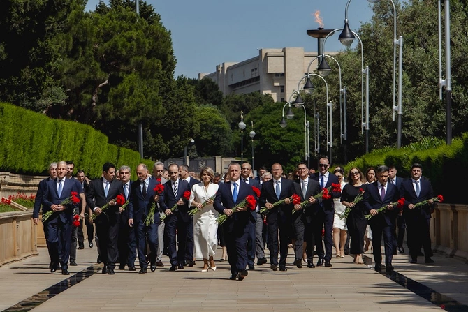 Səhiyyə Nazirliyi Tibb İşçilərinin Peşə Bayramı Gününü qeyd edib — FOTOLAR Səhiyyə Nazirliyi Tibb İşçilərinin Peşə Bayramı Gününü qeyd edib — FOTOLAR