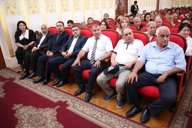 İsveçli rejissorun Qərbi Azərbaycana həsr edilmiş filmi ADPU-da təqdim olunub — FOTOLAR İsveçli rejissorun Qərbi Azərbaycana həsr edilmiş filmi ADPU-da təqdim olunub — FOTOLAR
