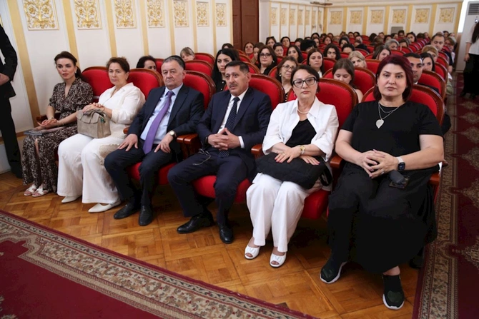 İsveçli rejissorun Qərbi Azərbaycana həsr edilmiş filmi ADPU-da təqdim olunub — FOTOLAR İsveçli rejissorun Qərbi Azərbaycana həsr edilmiş filmi ADPU-da təqdim olunub — FOTOLAR